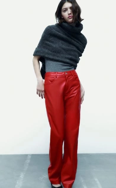 Το Zara δερμάτινο παντελόνι της Σταματίνας Τσιμτσιλή που έχει γίνει ανάρπαστο