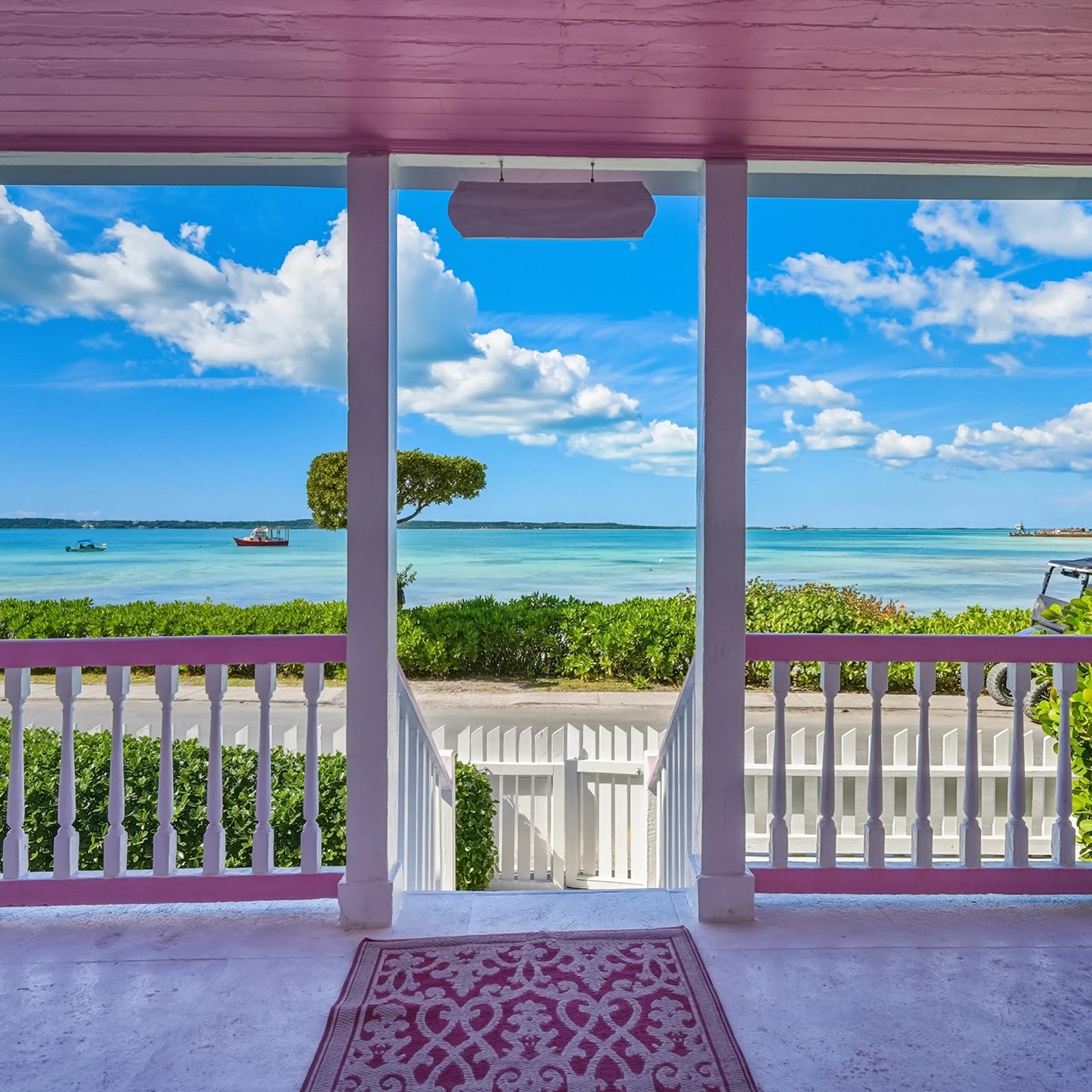 Με θερμαινόμενη πισίνα, θέα στον ωκεανό και master suites που θυμίζουν resort | Αυτή η έπαυλη στις Μπαχάμες είναι το όνειρο κάθε κοριτσιού