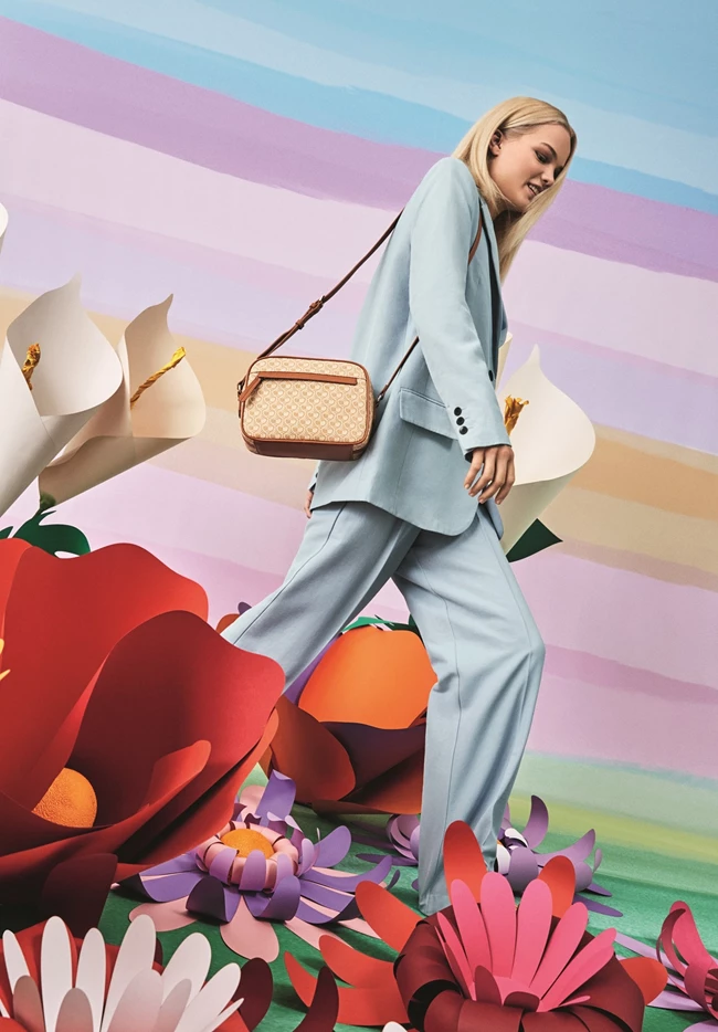 Η νέα συλλογή της Carpisa μας μεταφέρει στην καρδιά της άνοιξης