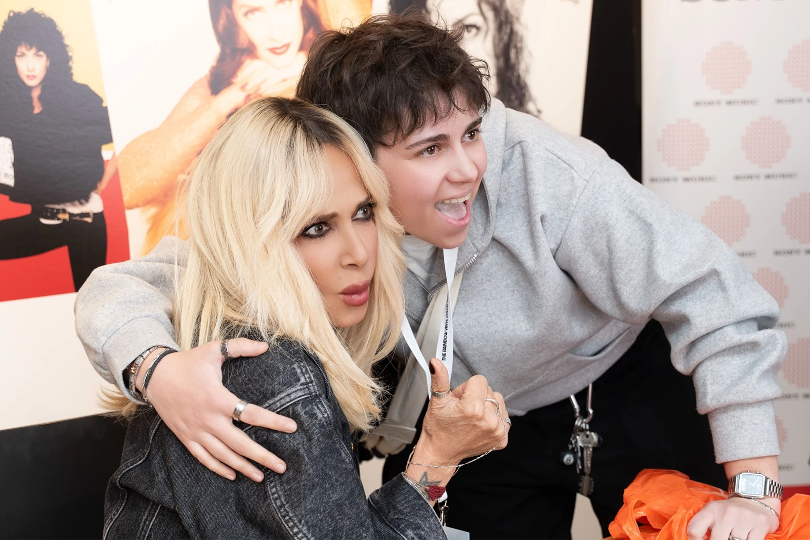 H Άννα Βίσση στην υπογραφή των συλλεκτκών της βινυλίων