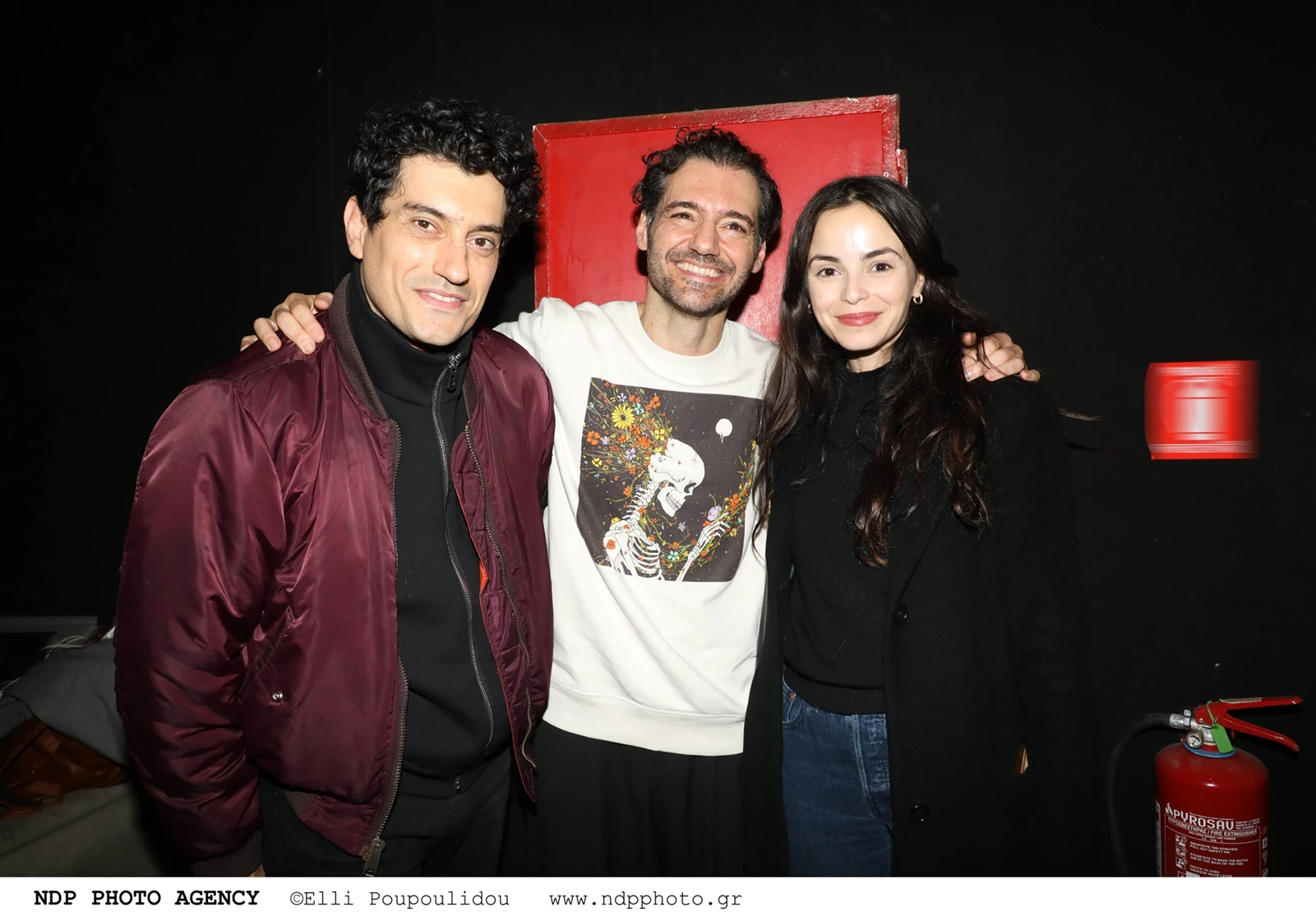 Couple goals για Αργύρη Πανταζάρα & Σίσσυ Τουμάση | Μαζί σε θεατρική βραδιά