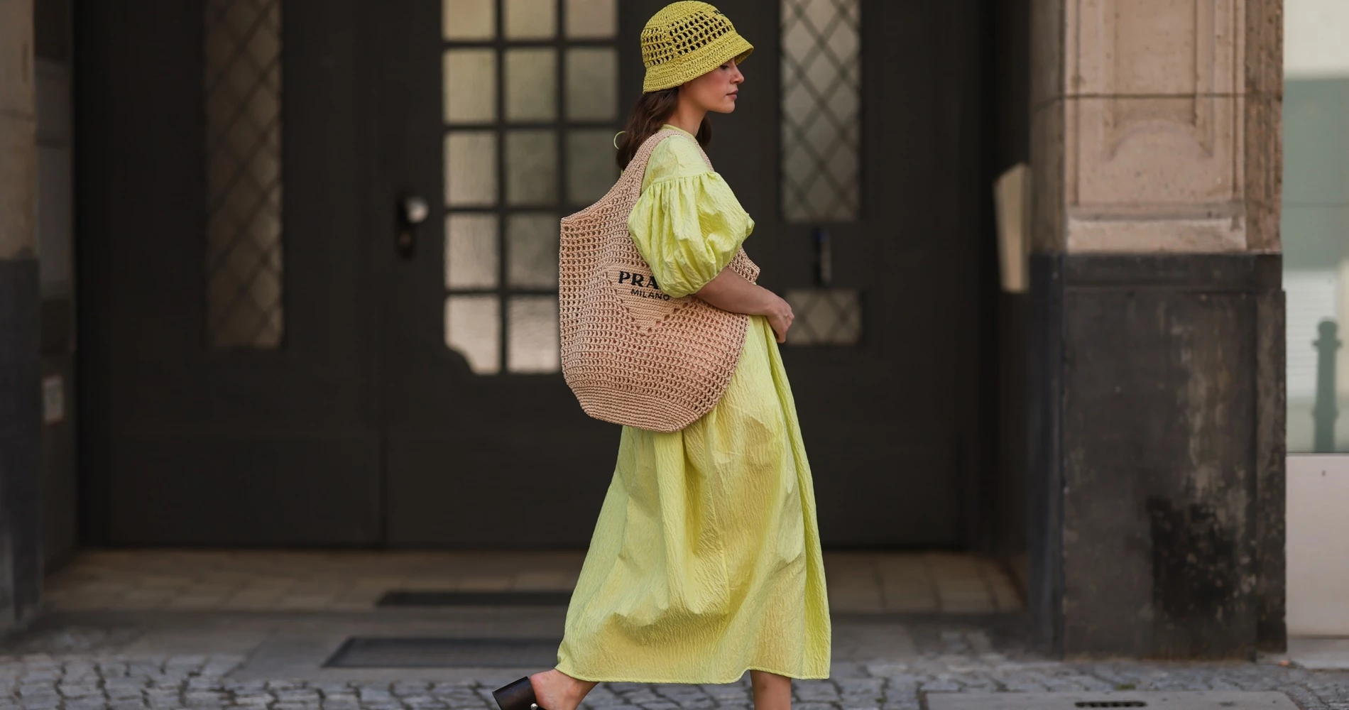 Τα τρία κροσέ φορέματα από την Tezenis που πρέπει να μπουν στη βαλίτσα των διακοπών σου | Θα τα βρεις σε έκπτωση