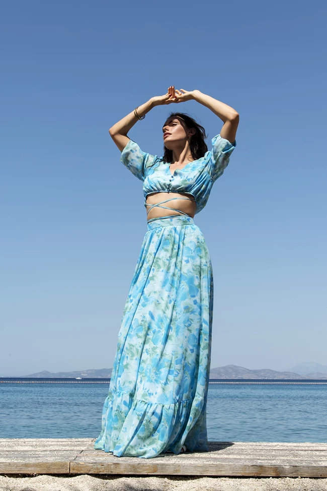 Η Όλγα Ντάλλα προτείνει τέσσερα looks που θα σε αναδείξουν ως την πιο καλοντυμένη σε κάθε καλοκαιρινή περίσταση