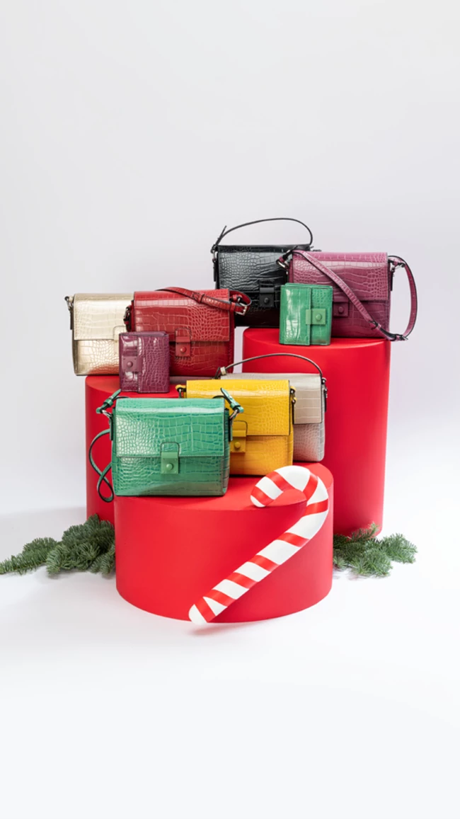 Ψάχνεις το τέλειο δώρο για τις fashionistas φίλες σου; Αυτές είναι οι Carpisa τσάντες που θα τις ενθουσιάσουν
