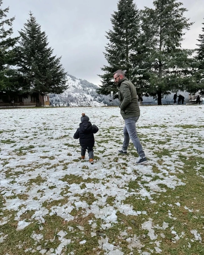 Η Χρύσα Μιχαλοπούλου φωτογραφίζει τον γιο της με τον Λεωνίδα Κουτσόπουλο | Το τρυφερό μήνυμα