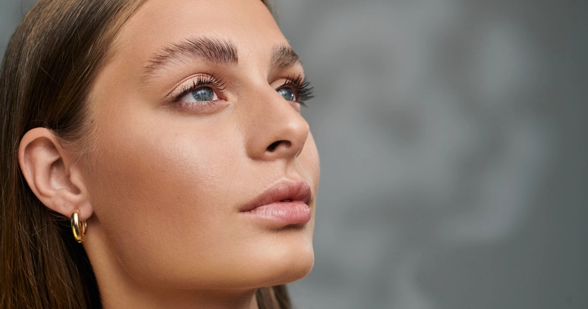 Το λάθος που κάνεις κάθε βράδυ στον καθαρισμό και σου προκαλεί σπυράκια