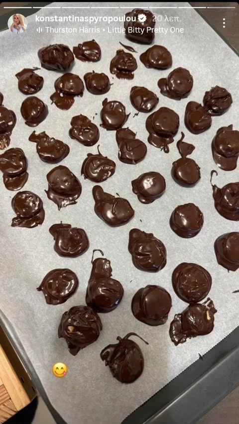 Η Κωνσταντίνα Σπυροπούλου φτιάχνει choco bites με τον γιο της