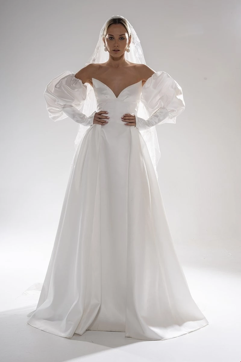 Η σχεδιάστρια μόδας Ourania Kay παρουσιάζει τη νέα της συλλογή με νυφικά