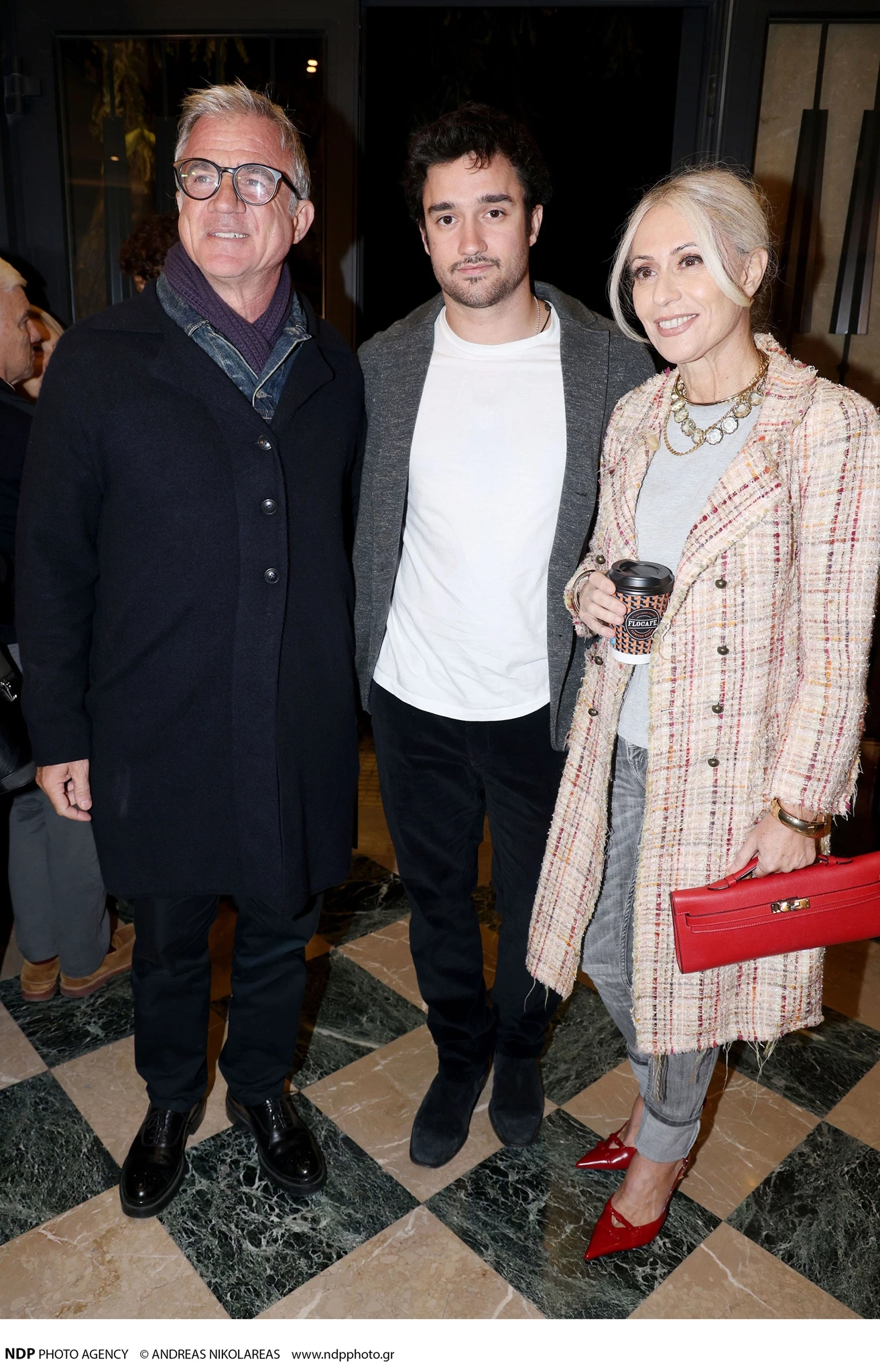 Μαρία Μπακοδήμου | Με τον πρώην σύζυγό της και τον γιο τους στο Παγκράτι