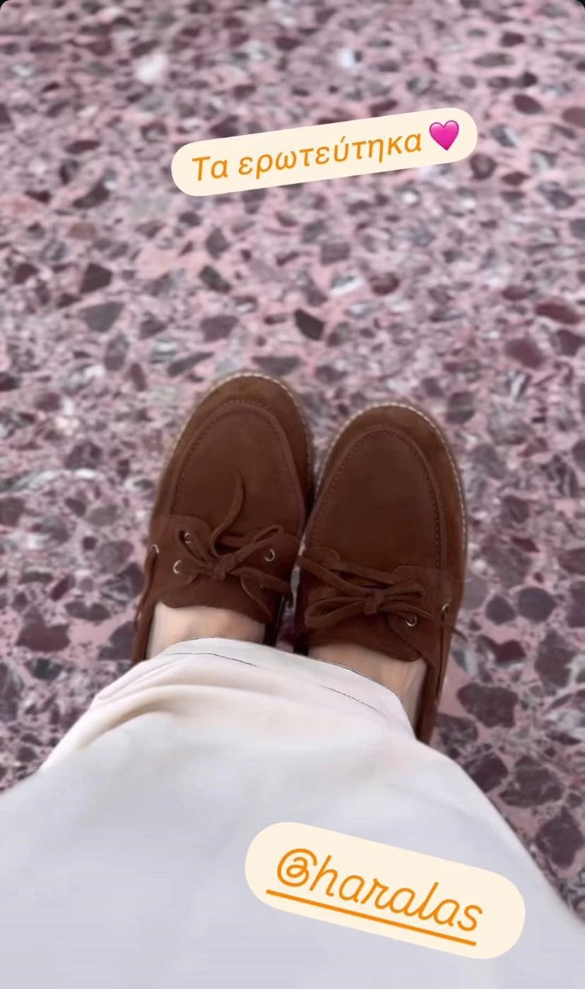 Χρειάζεσαι ένα νέο ζευγάρι παπούτσια για την άνοιξη; Η Μαρία Ηλιάκη προτείνει τα ιδανικά καφέ loafers