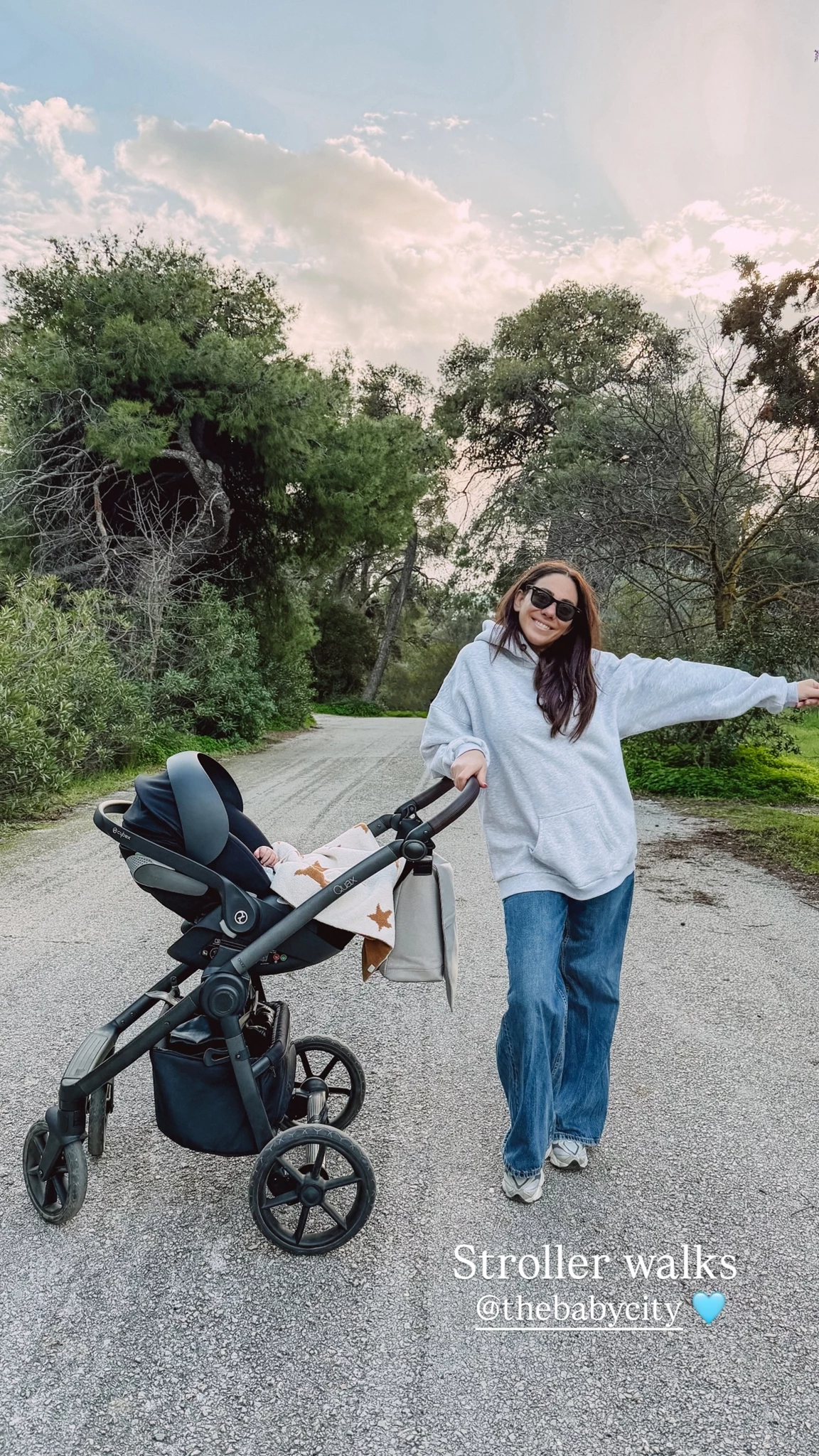 Επιστροφή στη φύση για Ευρυδίκη Βαλαβάνη & Γρηγόρη Μόργκαν | Οι πρώτες βόλτες του χρόνου με τον γιο τους