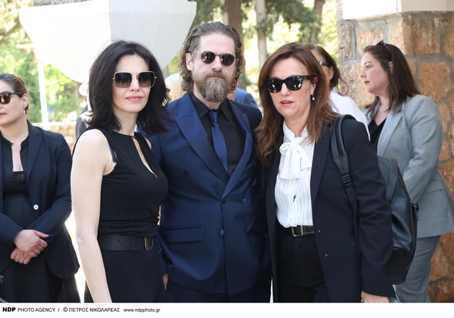 Δημήτρης Λάλος & Μαριλίτα Λαμπροπούλου | Στην κηδεία του παραγωγού Γιώργου Καραγιάννη