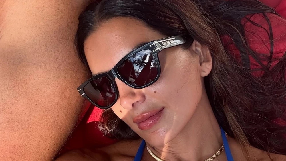 Η Σταματίνα Τσιμτσιλή αγκαλιά με τα τρία της παιδιά στην πιο γλυκιά φωτογραφία | Η Νάγια και η Μαίρη Σοφού την έφτασαν στο ύψος