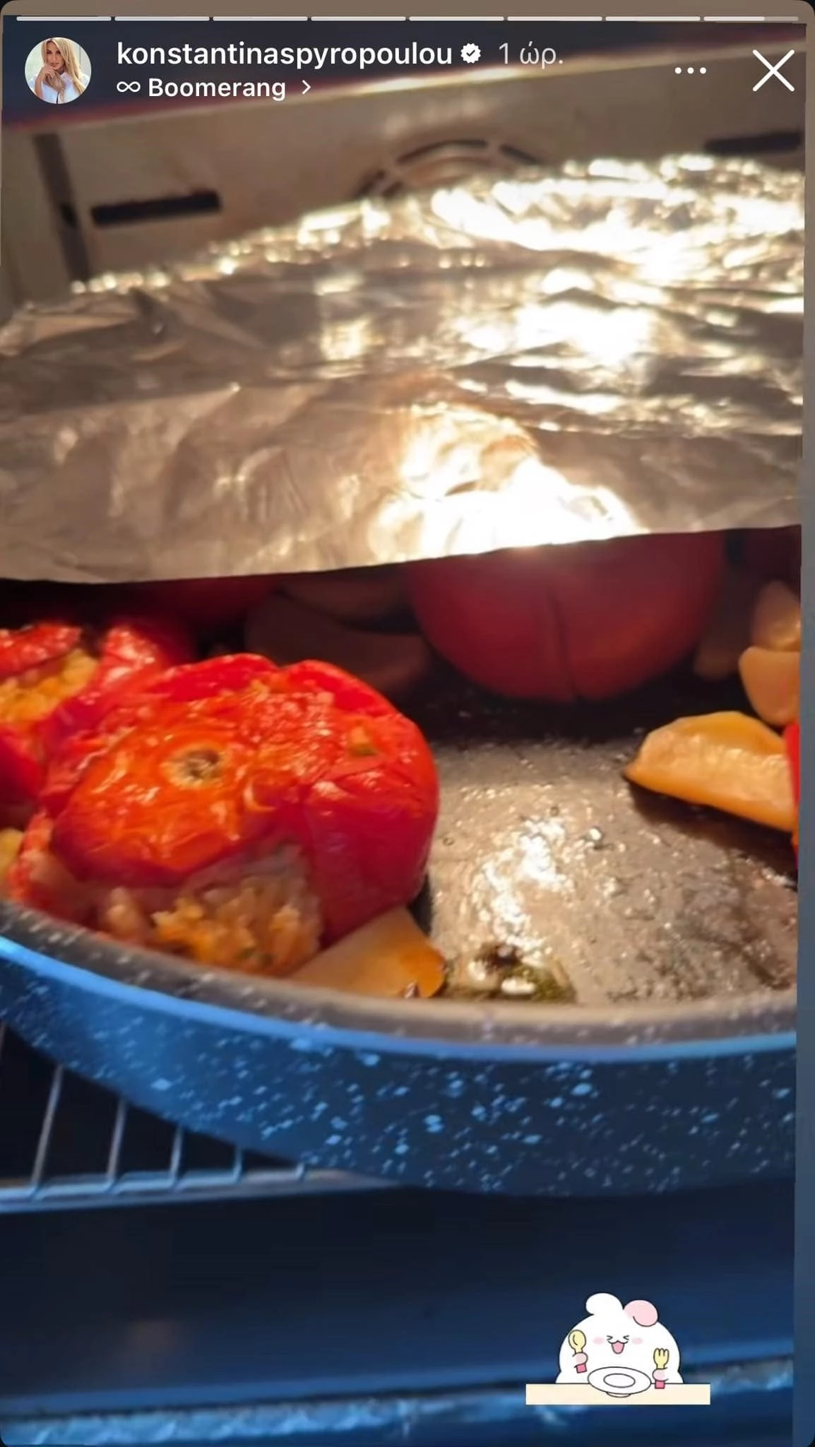 Η Κωνσταντίνα Σπυροπούλου έφτιαξε το παραδοσιακό φαγητό που μυρίζει ελληνικό καλοκαίρι