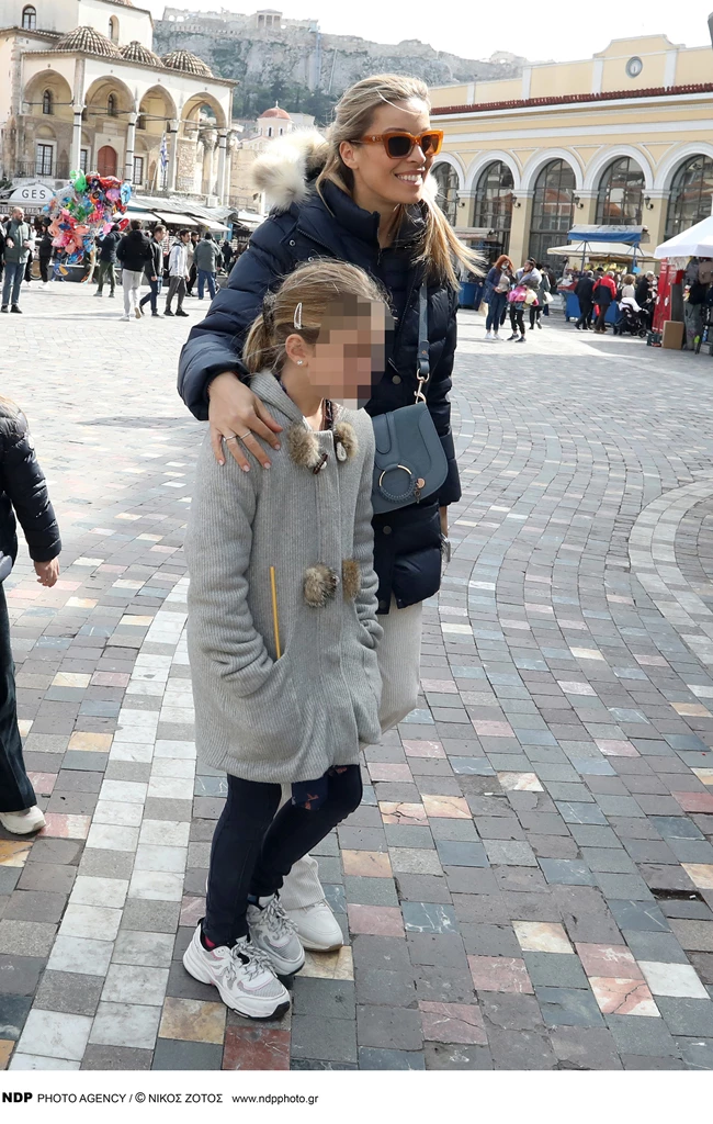 Μαριέττα Χρουσαλά | Δείτε πόσο έχουν μεγαλώσει τα παιδιά της - Σπάνια εμφάνιση στο κέντρο της Αθήνας
