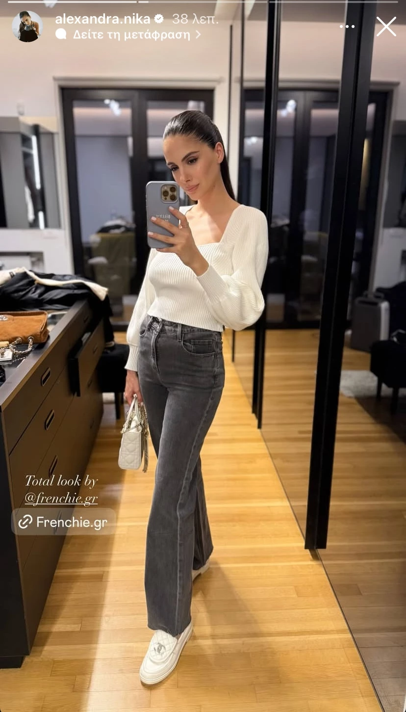 Η Αλεξάνδρα Νίκα με το πιο δημοφιλές και κολακευτικό τζιν παντελόνι της άνοιξης