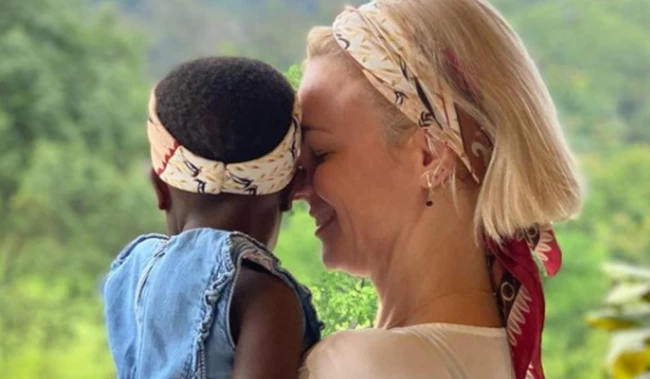 Χριστίνα Κοντοβά | Πάσχα στην Ουγκάντα μαζί με την κόρη της, Ada