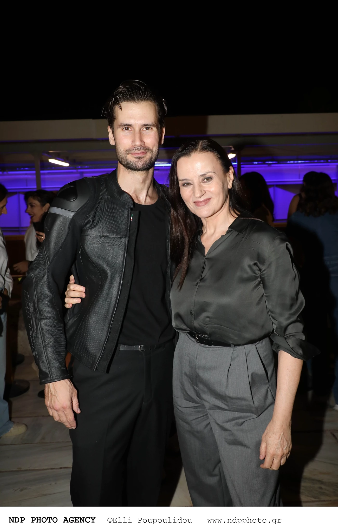 Καρυοφυλλιά Καραμπέτη | Με ανδρόγυνο look στo Ηρώδειο