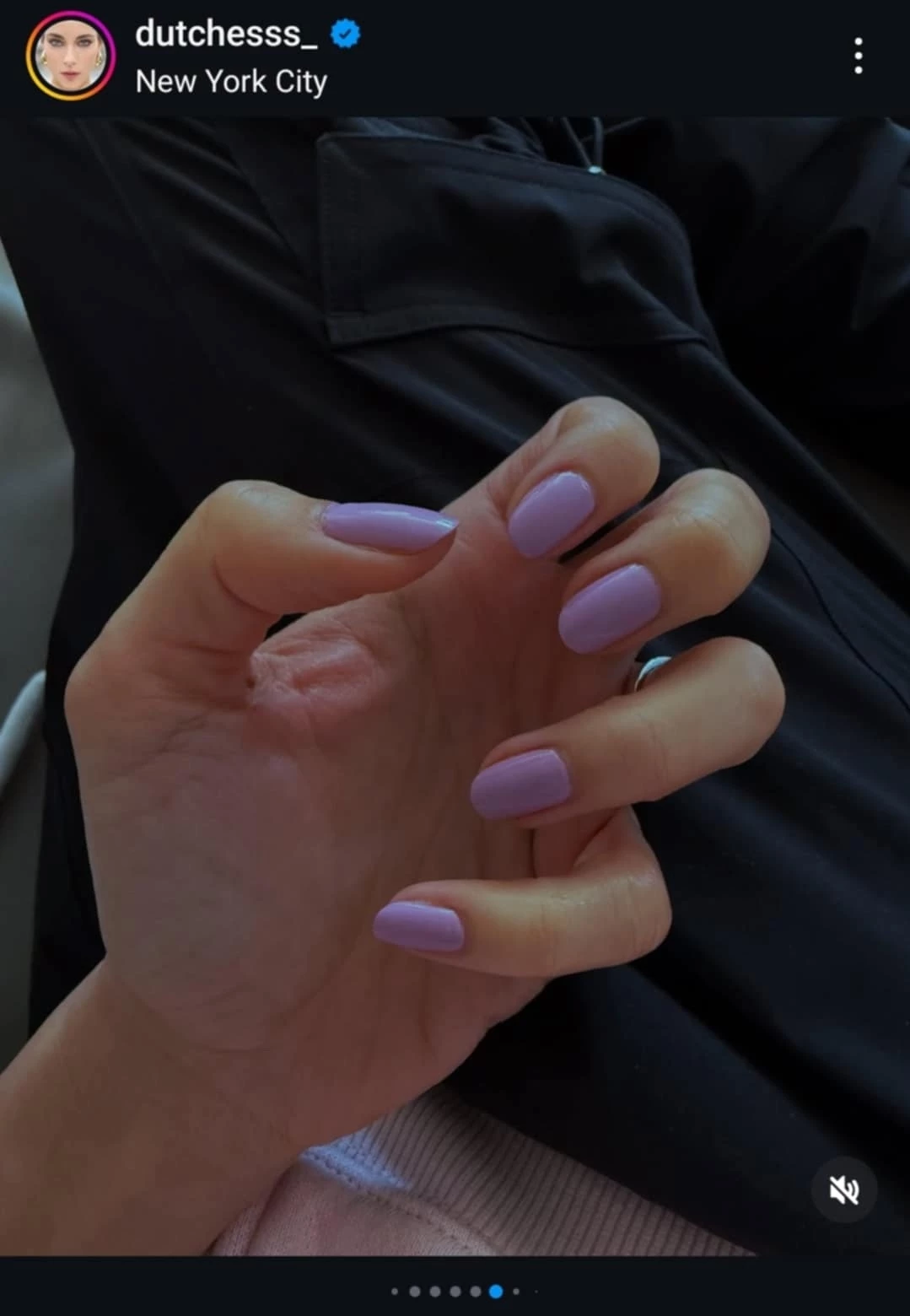 Η Δούκισσα Νομικού με lavender milk nails, τη νέα μεγάλη τάση της άνοιξης