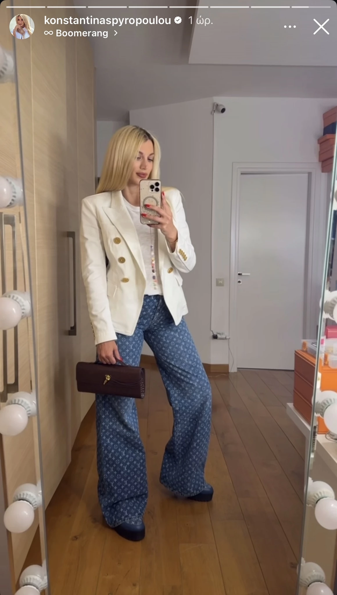 Billy Σταθοκωστόπουλος | Η Κωνσταντίνα Σπυροπούλου απαθανατίζει τον γιο της να χτενίζει το άλογό του - εικόνα 3