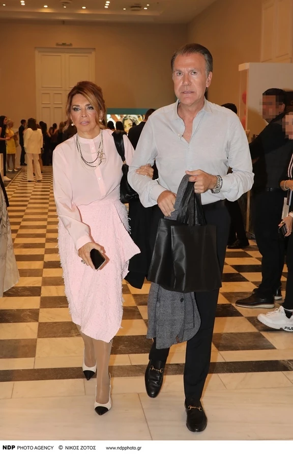 Η Μιμή Ντενίση σε βραδινή έξοδο αγκαλιά με τον πρώην σύζυγό της, Σωτήρη Πολύζο