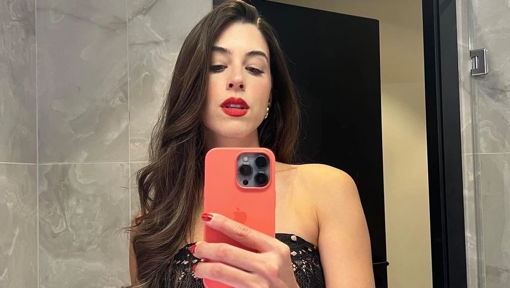 Demy | Έκανε το μανικιούρ που δείχνει τα χέρια πιο καθαρά και λευκά