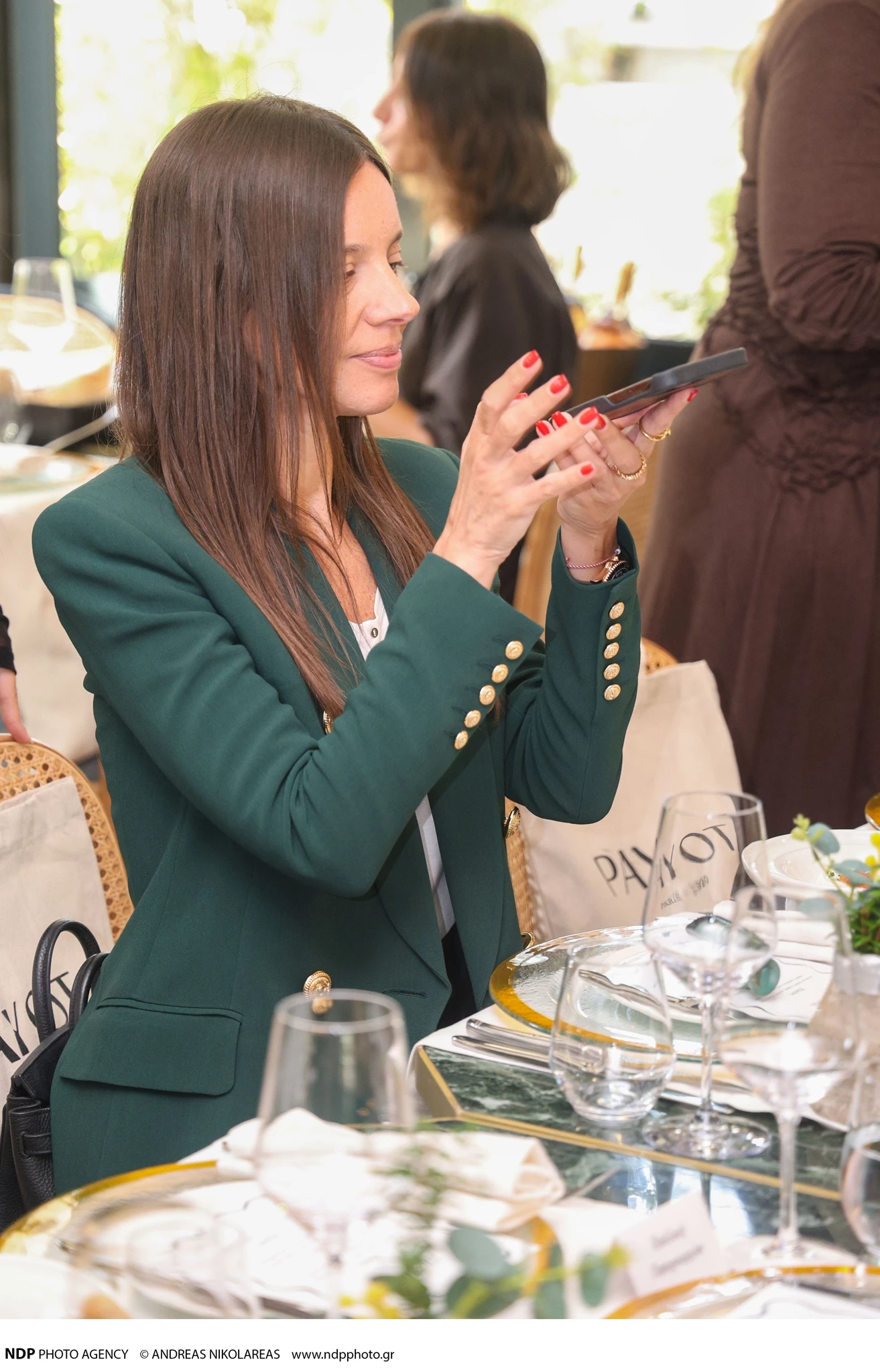 PAYOT | Ποιες διάσημες κυρίες συναντήσαμε στο launch event του ιστορικού beauty brand;