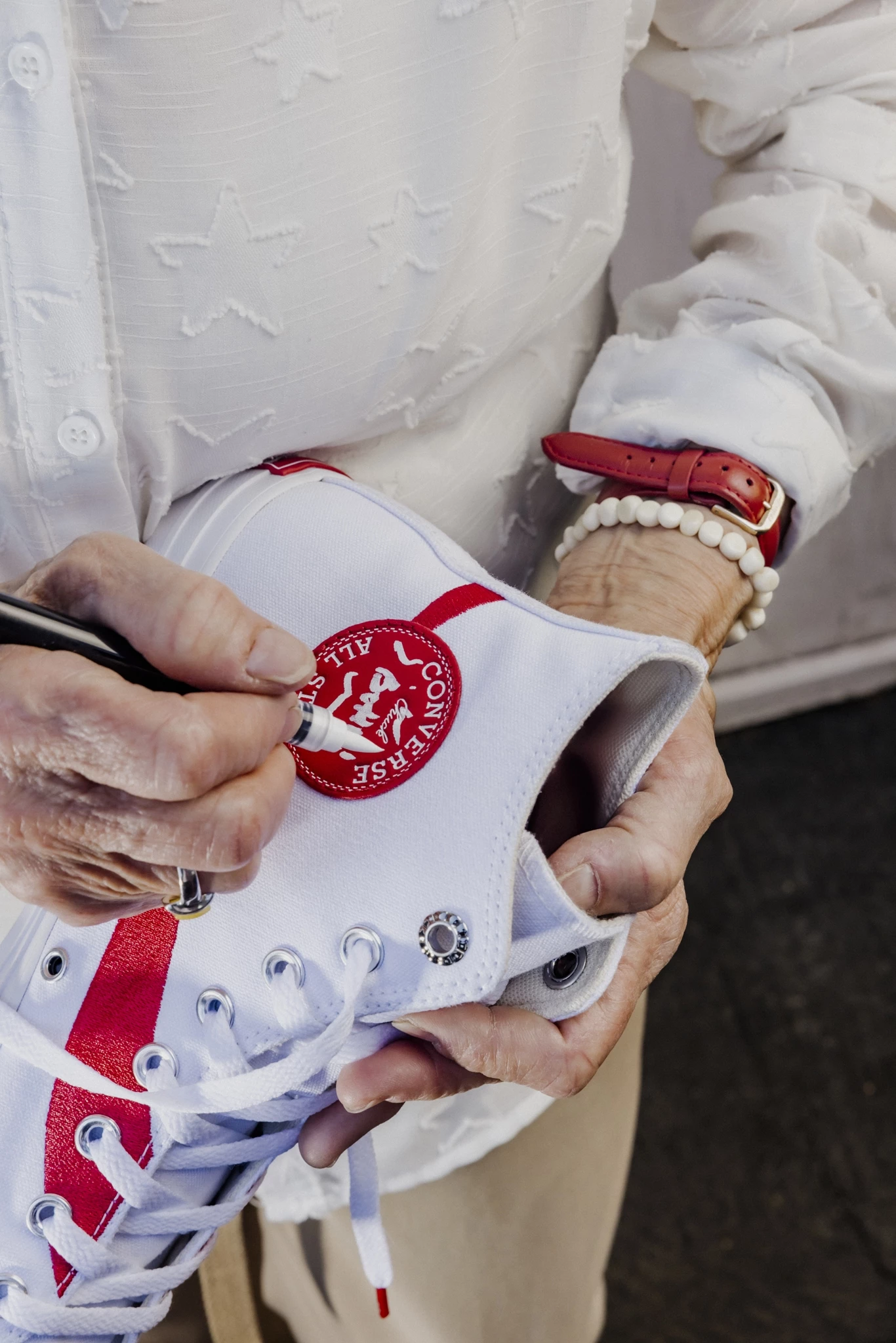 H νέα capsule συλλογή Converse x Coca Cola είναι έτοιμη να την αγαπήσεις και να την μοιραστείς