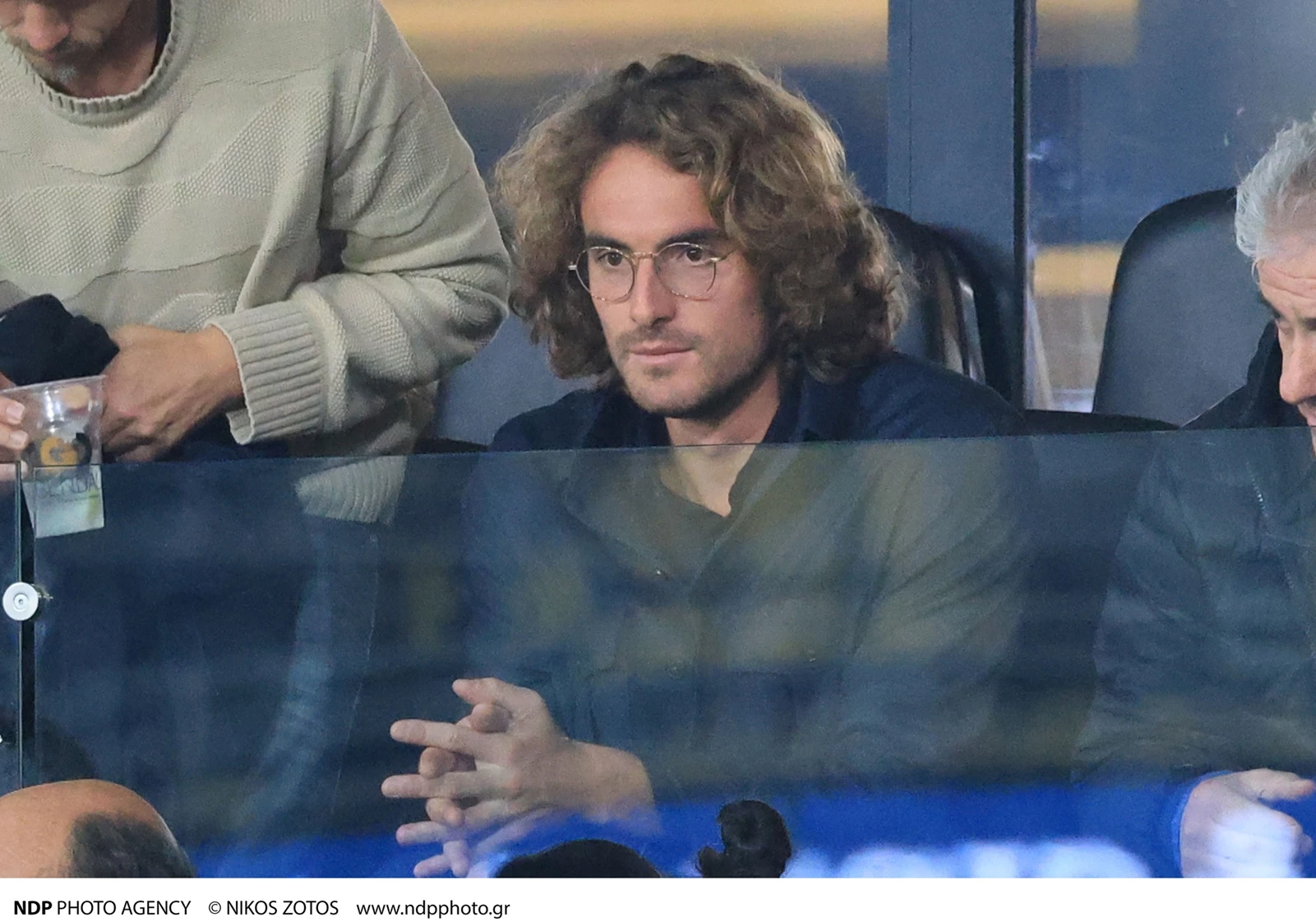 Στέφανος Τσιτσιπάς | Η οικογενειακή έξοδος στο γήπεδο μετά την αφαίρεση του διπλώματός του