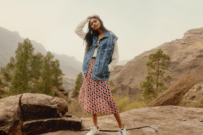 Η SS'22 συλλογή της Pepe Jeans London είναι αφιερωμένη στη δύναμη των χρωμάτων και των μοτίβων