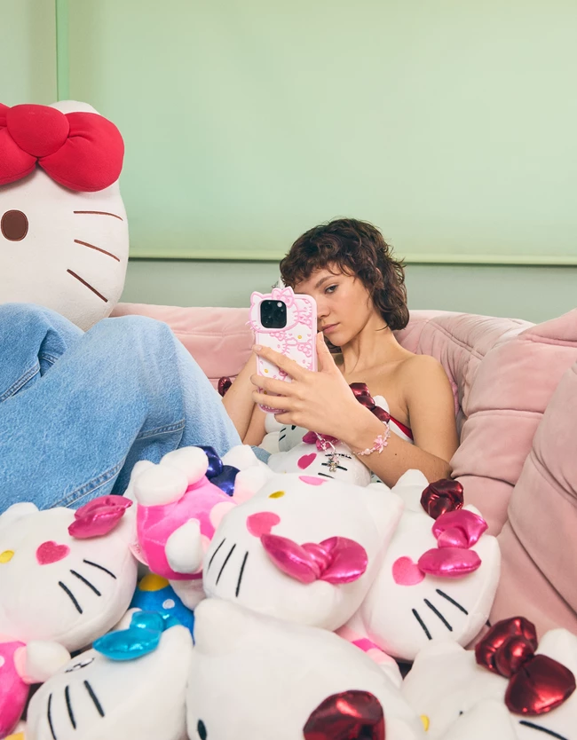 Bershka x Hello Kitty | Η νέα συλλογή που δημιουργήθηκε από την πιο πρόσφατη τάση του TikTok