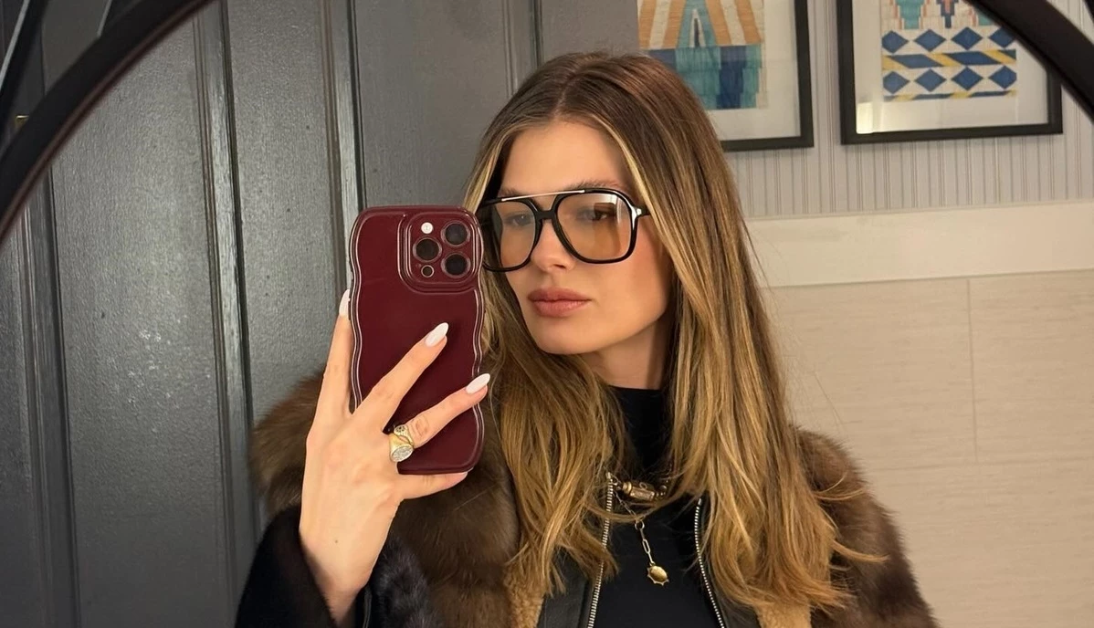 Η Αμαλία Κωστοπούλου επέλεξε το πιο sexy χρώμα πεντικιούρ - και δεν είναι το κόκκινο