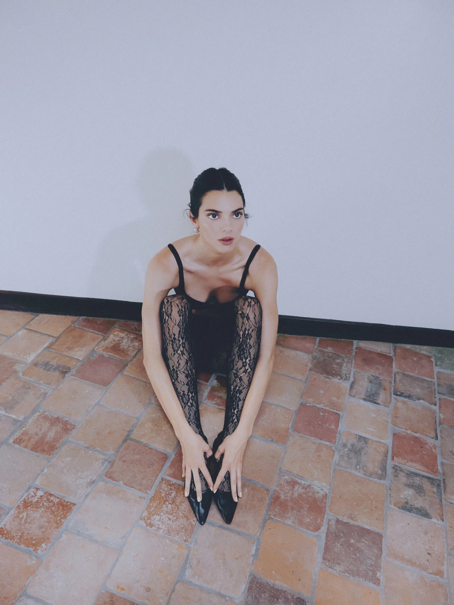 Tο romantic chic καλσόν με δαντέλα της Calzedonια που επιλέγει η Kendall Jenner