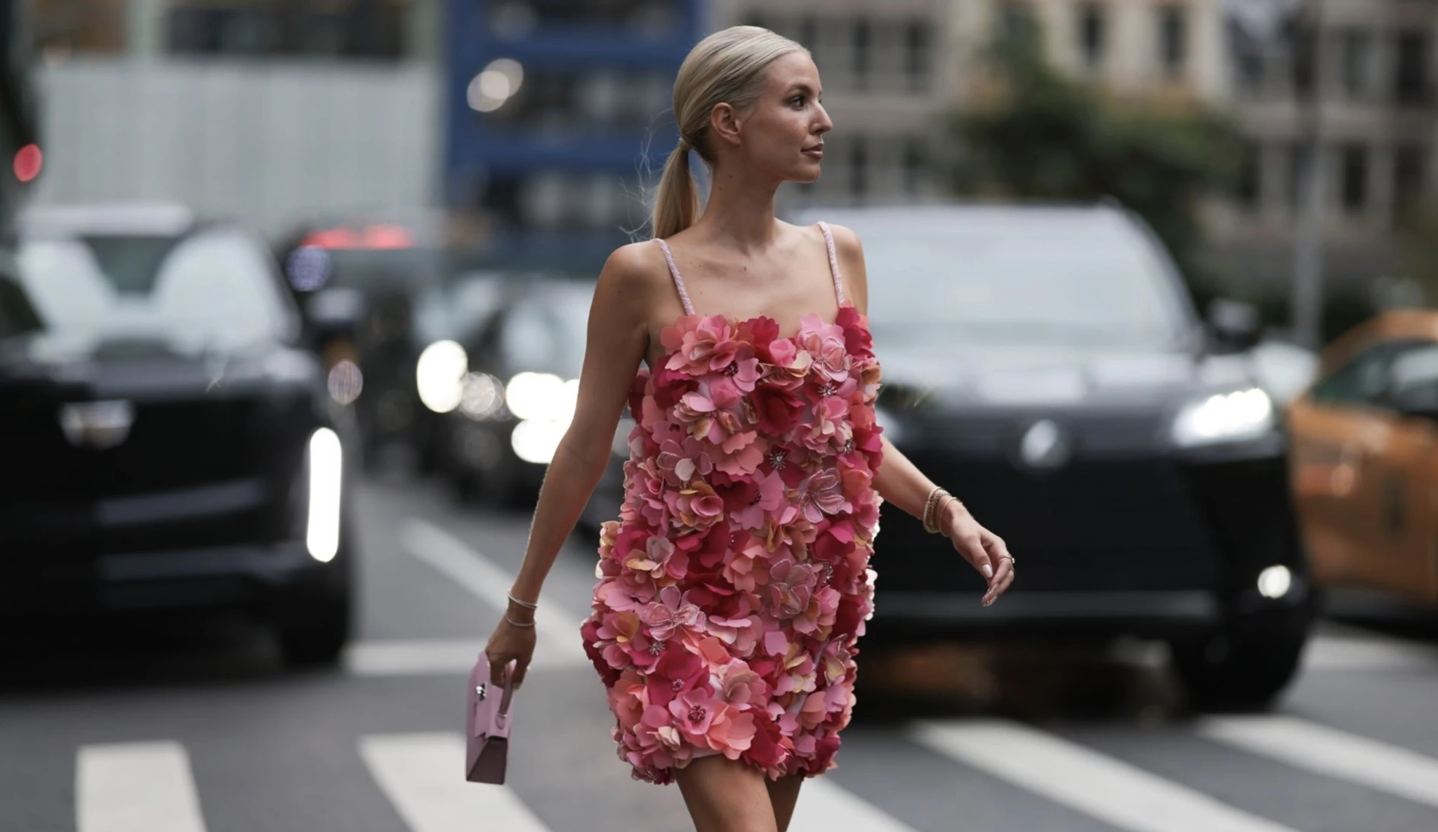 Confetti French | Το πιο παιχνιδιάρικο twist στο κλασικό γαλλικό μανικιούρ