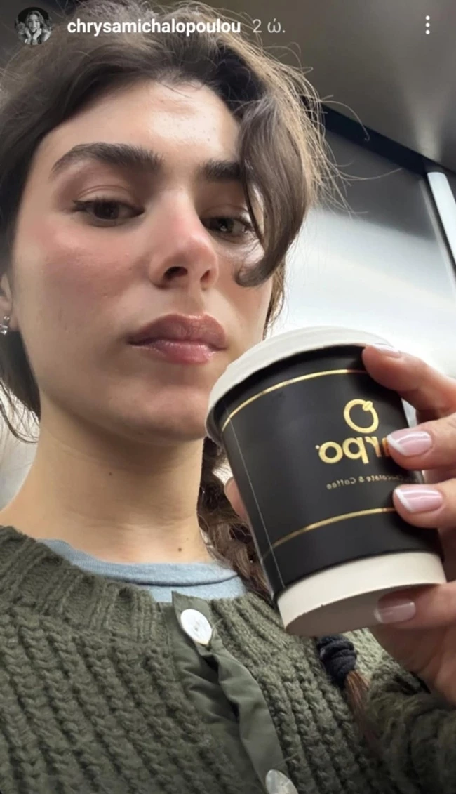 Η Χρύσα Μιχαλοπούλου με το μανικιούρ που είναι τόσο διαχρονικό, όσο και μοντέρνο