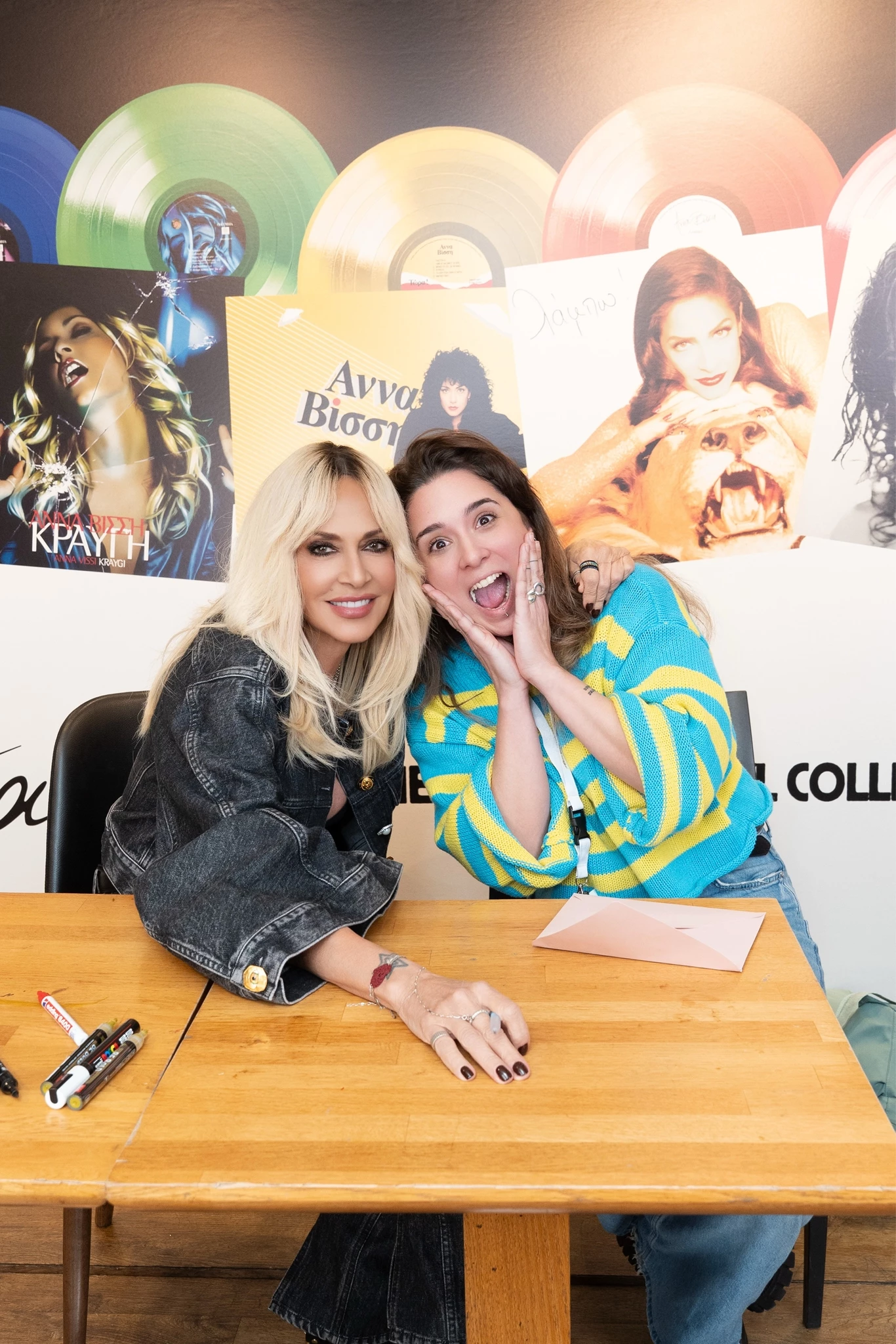 H Άννα Βίσση στην υπογραφή των συλλεκτκών της βινυλίων