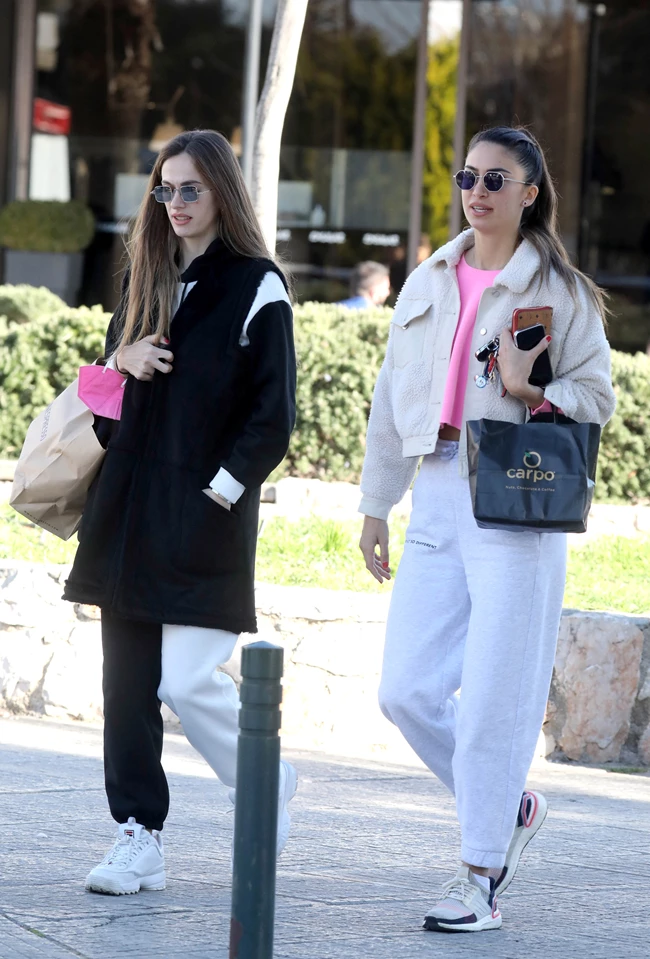 Άννα και Τέα Πρέλεβιτς | Τι φόρεσαν οι αδελφές για να κάνουν τα ψώνια τους