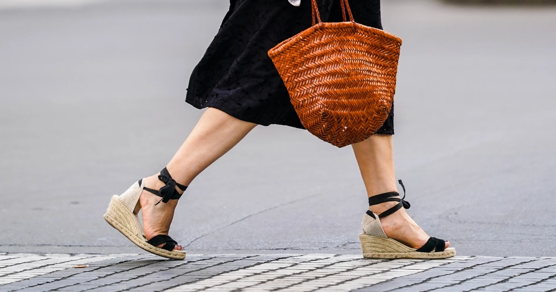 Οι κομψές ψηλές εσπαντρίγιες που θα φορέσεις την άνοιξη