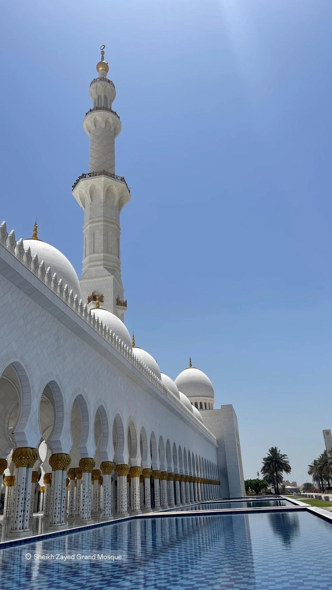 Μαρία Ναυπλιώτου | Στο μεγάλο Τζαμί στο Άμπου Ντάμπι με τοπική ενδυμασία