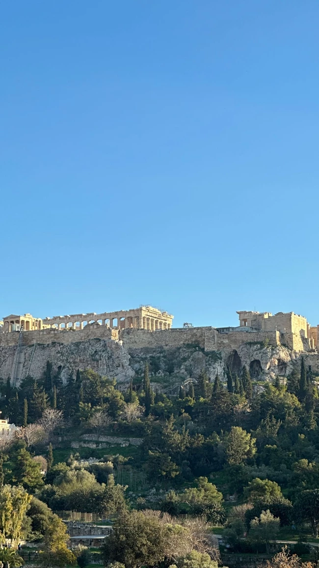 Η Αμαλία Κωστοπούλου είναι λάτρης των μουσείων | Η επίσκεψή της στο μουσείο της Ακρόπολης