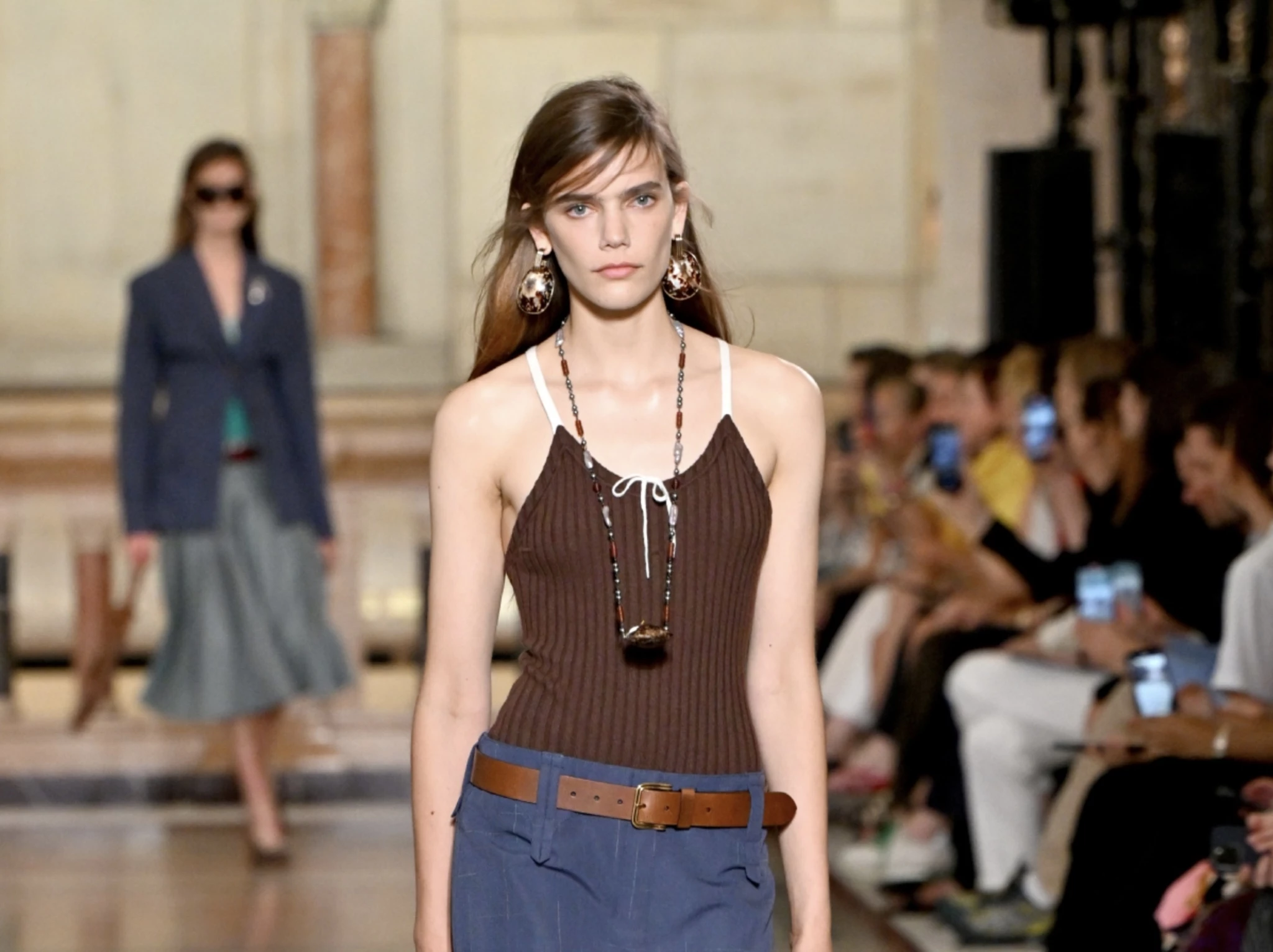 Το hair trick που κάνει αμέσως τα μαλλιά σου να δείχνουν πιο …