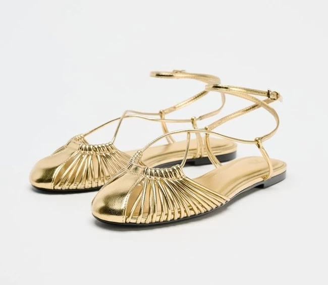 Ίσιο παπούτσι τύπου gelly shoe σε μεταλιζέ όψη