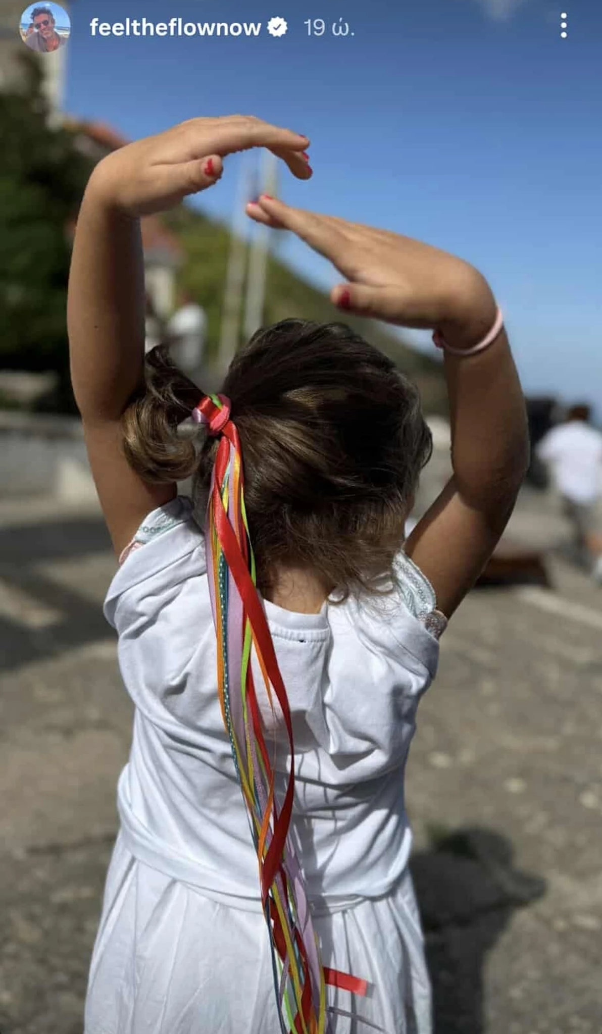 Σαν μπαλαρίνα η Σιέννα Μιχοπούλου | Η εμπνευσμένη πόζα στον φωτογραφικό φακό του μπαμπά της