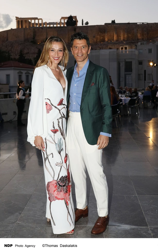 Οι εύστοχες στιλιστικά εμφανίσεις της Κάτιας Ζυγούλη με φόρεμα και ολόσωμη φόρμα στην Ακρόπολη και το Ηρώδειο