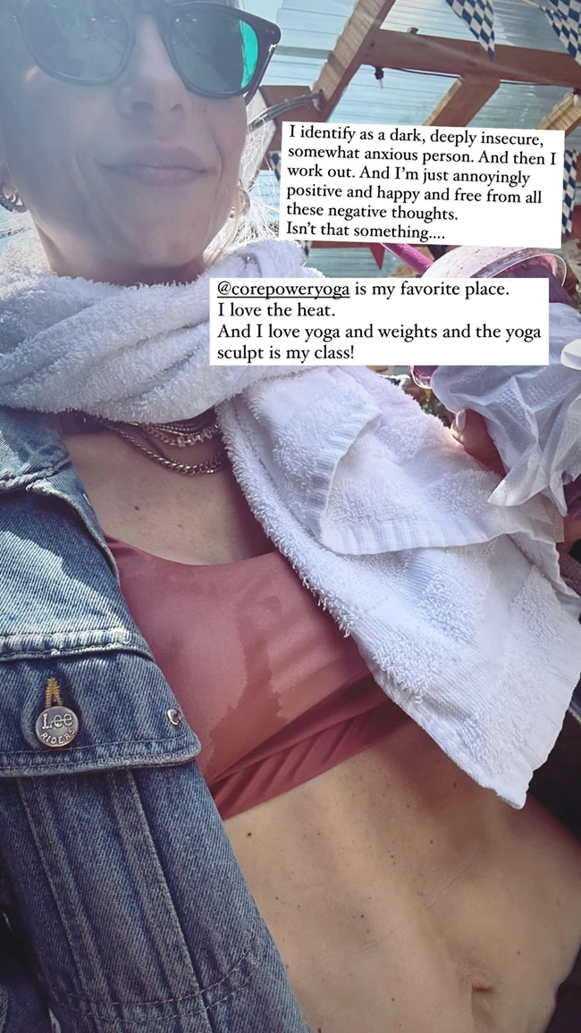 Η Σοφία Καρβέλα ποζάρει με ρούχα γυμναστικής και στέλνει το δικό της μήνυμα για τα οφέλη που έχει η άσκηση στην ψυχολογία