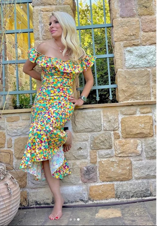 Ελένη Μενεγάκη | Υποδέχεται το καλοκαίρι με το πιο ρομαντικό floral φόρεμα (pics)