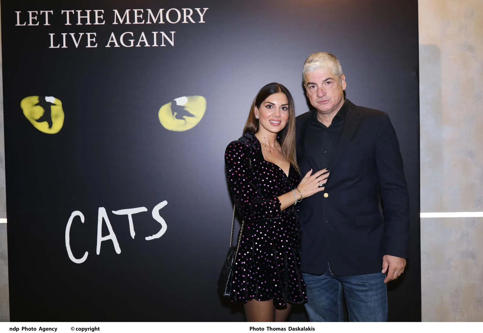 Σταματίνα Τσιμτσιλή και Θεμης Σοφός στο Christmas Theater