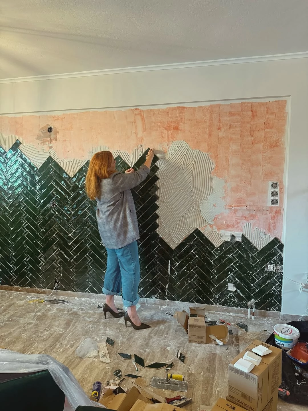 H Eβελίνα Νικόλιζα ανακαινίζει το σπίτι της