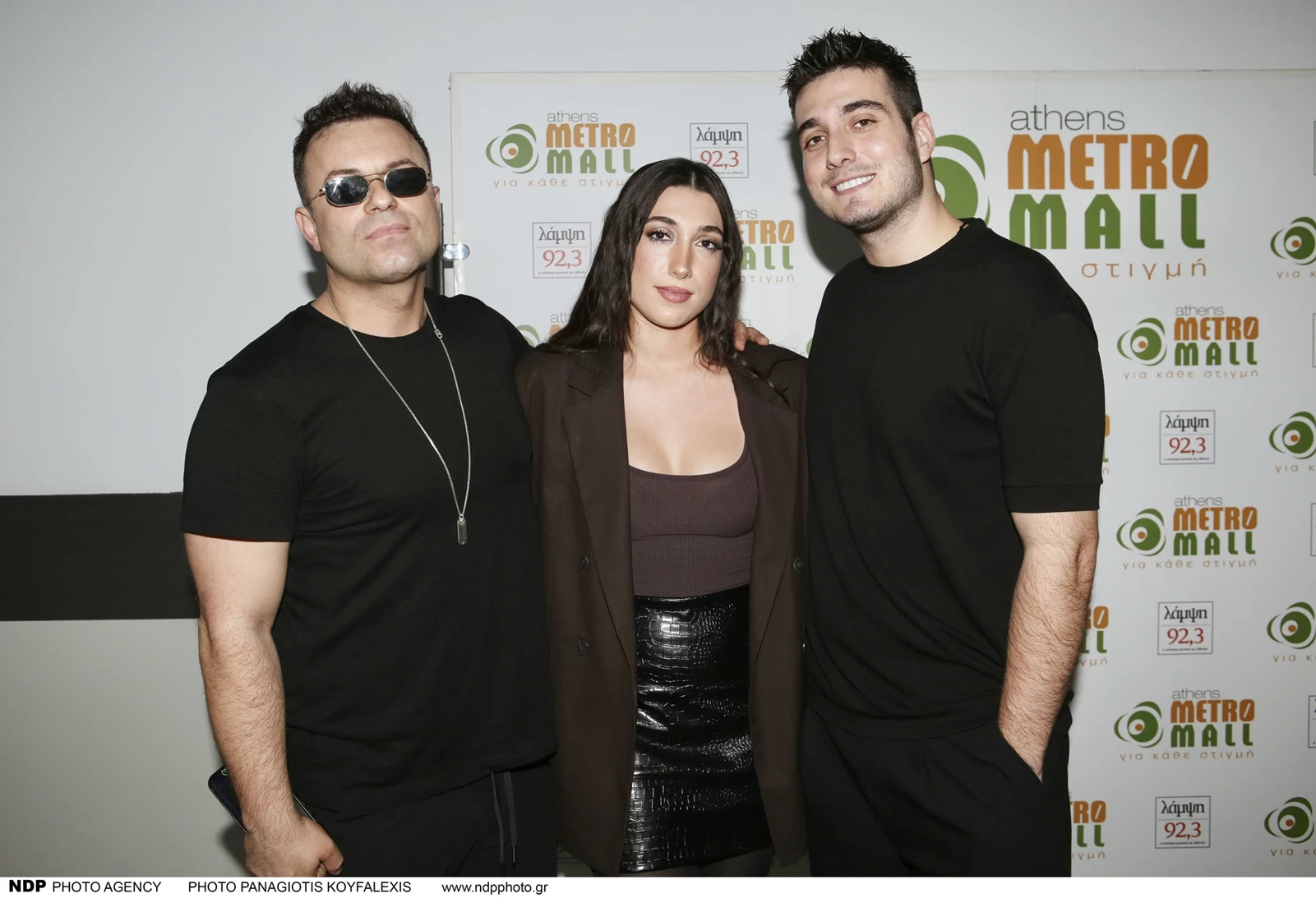 Κατερίνα Κακοσαίου | Η elegant εμφάνιση σε φωταγώγηση χριστουγεννιάτικου δέντρου στα νότια προάστια