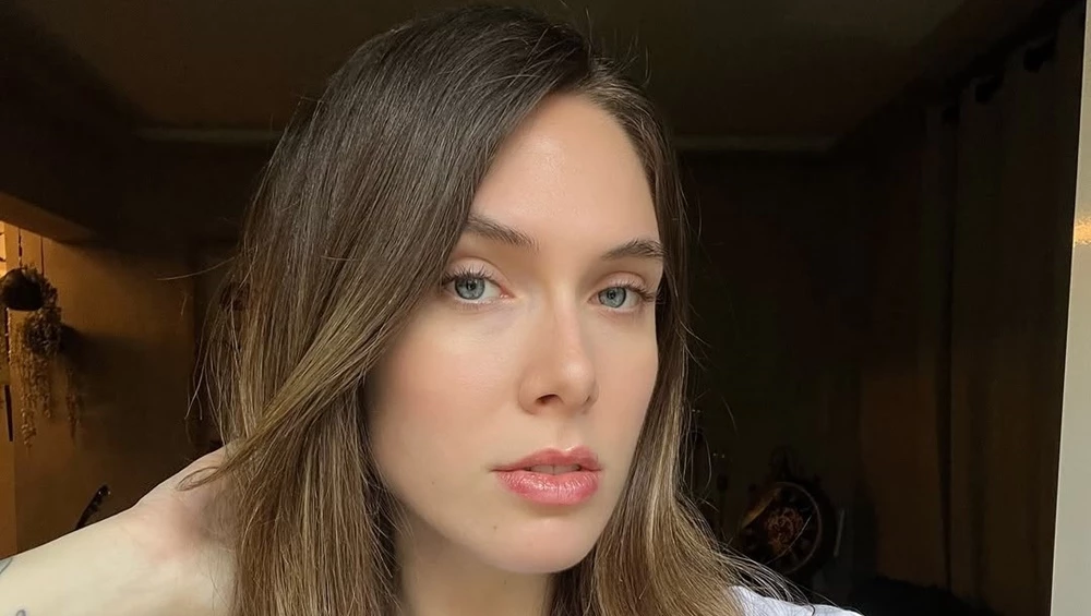 Η Αφροδίτη Λιάντου μόλις υιοθέτησε το κούρεμα που την έκανε να μοιάζει με Γαλλίδα